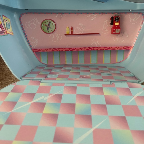 Lil Bratz Diner Playset With Doll and accessories - Picture 12 of 16